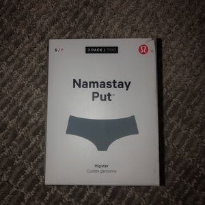 New smooth seamless hispster 3 pack size small